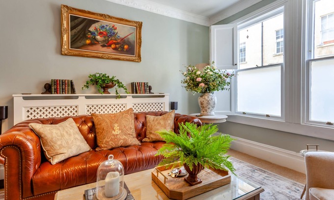 Upper Town Apartamento | Beautiful newly renovated 2-bedroom apartment over 2 floors with large Garden within a Grade 2 liste