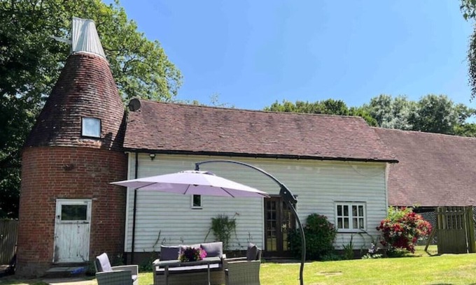 Frant Cabaña | Beautiful Oast House - 15 acre farm - Frant, Tunbridge Wells (dog friendly)