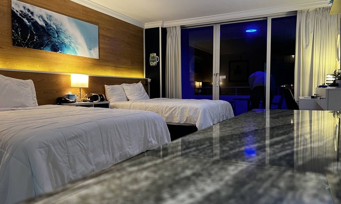 Galt Mile Hotel | Beautiful Oceanview Modern Hotel Room W/ Balcony