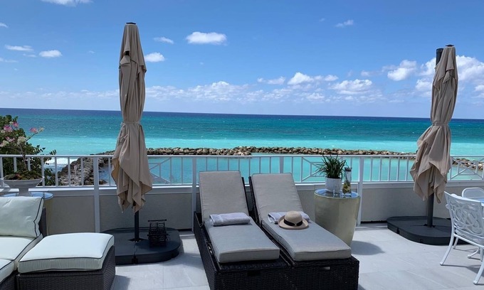Seven Mile Beach Condominio | Nuevo en el mercado, condominio frente al mar de 3 camas en la playa de Seven Mile