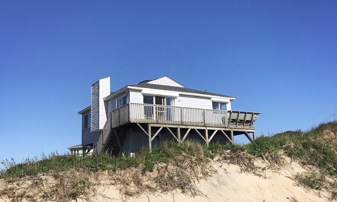 South Nags Head Casa | Beautiful oceanfront beach cottage in South Nags Head