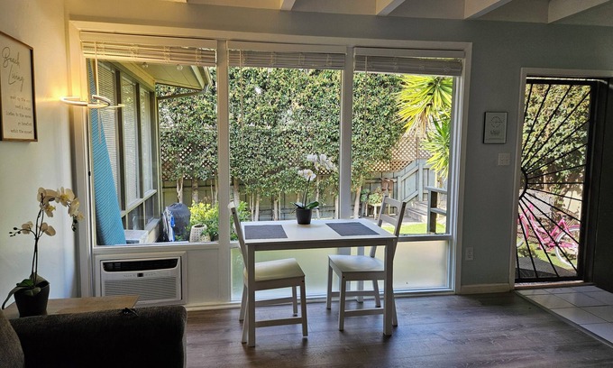 Beach Barber Tract Apartamento | Beautiful Oceanview Getaway Just Steps from Windansea Beach!