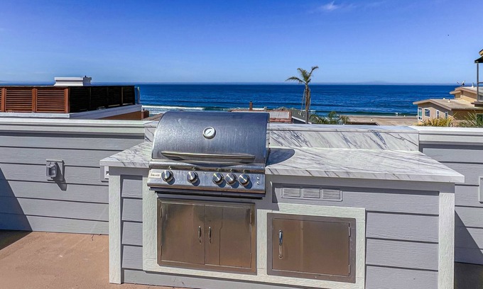 Downtown Casa | Beautiful Oceanview home with outdoor grill and spacious rooftop