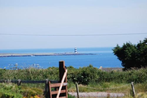 Rathmoylan Apartamento | Beautiful one bed with stunning sea view