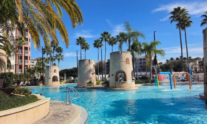 Williamsburg Condominio | Beautiful one-bedroom, 2-bath condo with full kitchen, minutes to Disney gates