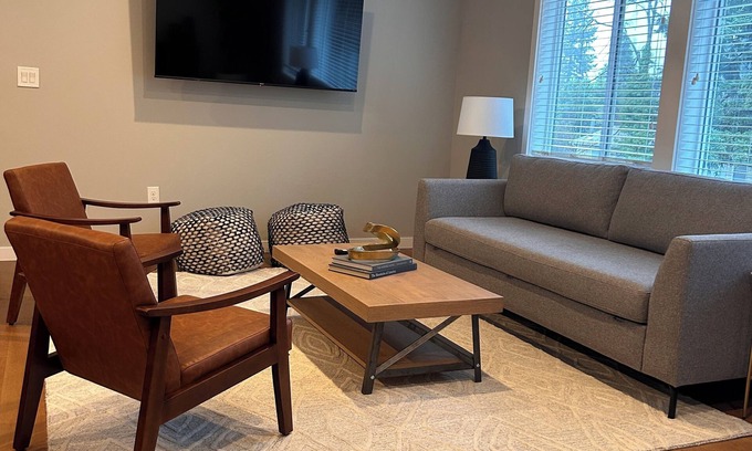 Carver Casa | Beautiful One Family Home - Near PDX / Waterfront