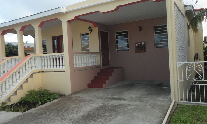 Saint Kitts and Nevis Apartamento | Hermoso apartamento con vistas al océano y a la montaña