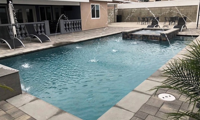 North Hollywood Casa | Hermosa casa única con piscina y jacuzzi.