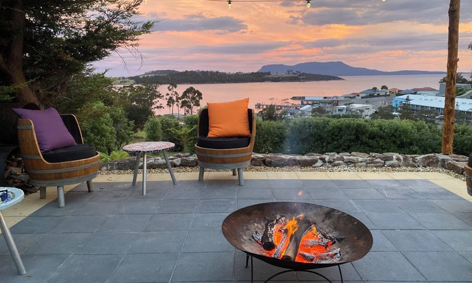 Orford Casa | Beautiful Orford with Maria Island Views. Pet Friendly and Loads of Space