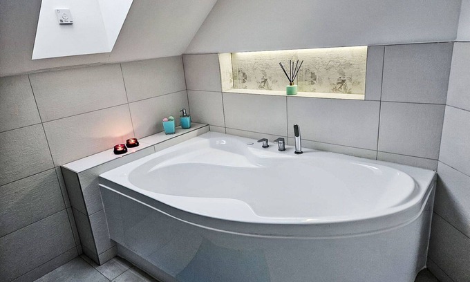 Zlate Hory Casa | Maravillosa casa de vacaciones privada con WIFI, TV, patio, mascotas permitida y aparcamiento