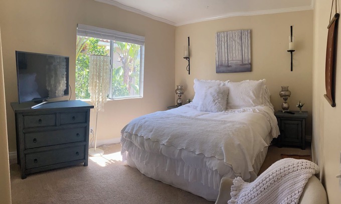Thousand Oaks Casa | Beautiful, Peaceful, Room in Newbury Park Home in Gated Community