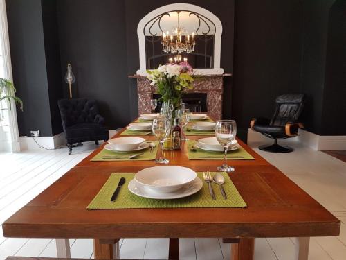 Pendine Casa | Beautiful Pendine Manor House in West Wales