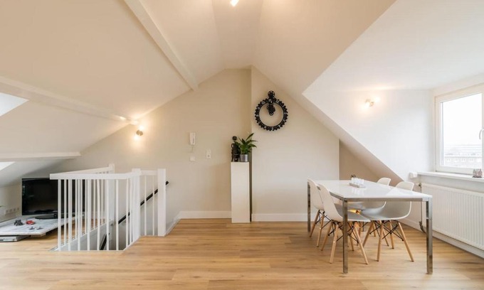 Scheldebuurt Apartamento | Beautiful penthouse near Rai and centre