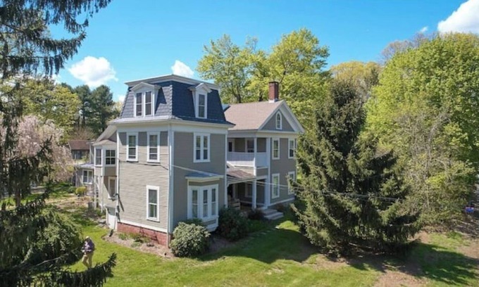 East Haddam Apartamento | Beautiful Period Intact Victorian Apartment in East Haddam, CT