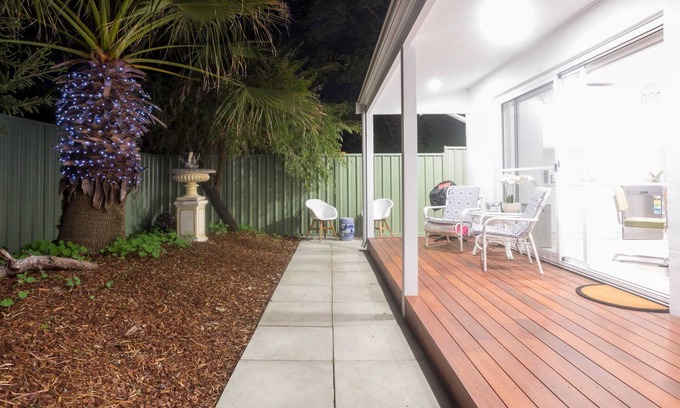 North Perth Apartamento | Beautiful Pet Friendly 1BR Cottage With Patio