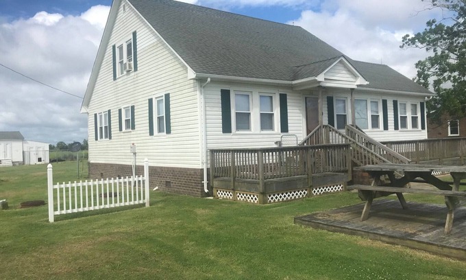 Engelhard Casa | Beautiful pet friendly lodge in a quaint fishing village and sleeps 16