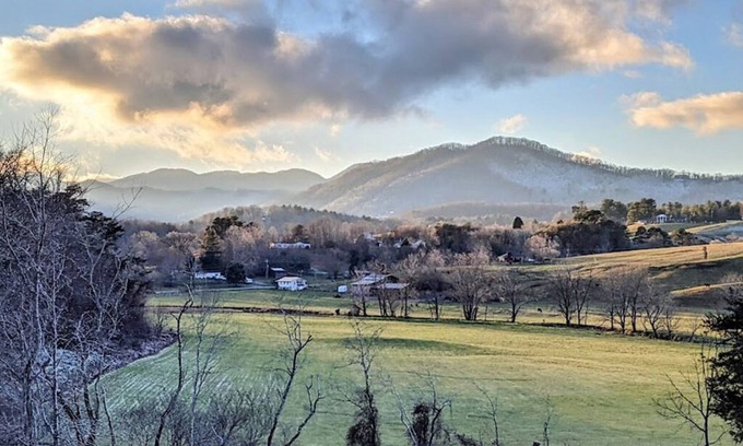Leicester Otro | Beautiful, pet friendly farmstay - 11 mi to dwtn Asheville; 12 mi to Biltmore!