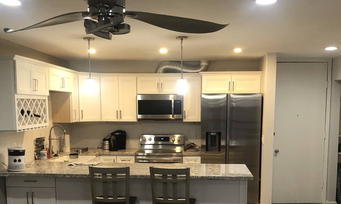 Point Loma Heights Condominio | Beautiful Point Loma, Close to Beaches, SeaWorld, Pachanga Arena