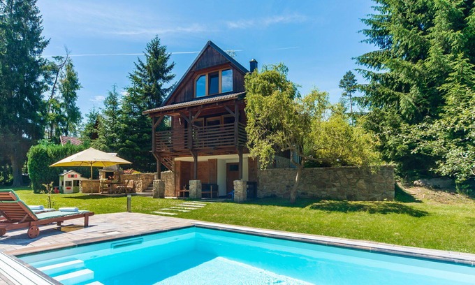 Blazejov Casa | Casa de vacaciones privada con WIFI, piscina privada, TV, terraza, vista panorámica, aparcamiento