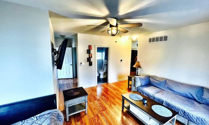 Lyons Apartamento | Beautiful & Private, 1bdrm, 1bath washer & dryer in unit. Free Private Parking