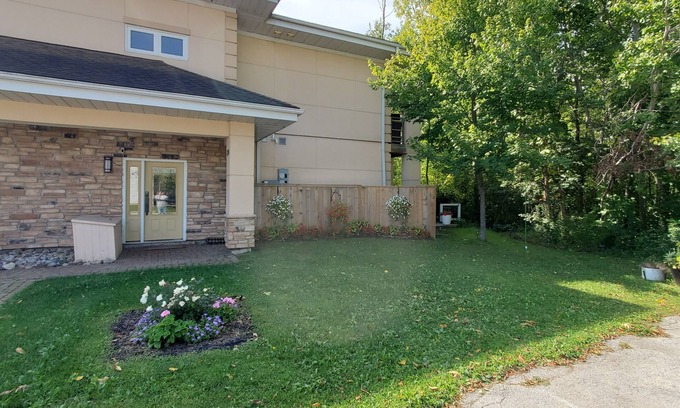 Collingwood Casa | Beautiful private 3 bed 4 bath condo/townhouse in Collingwood/ Blue mountains.