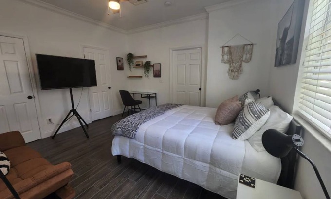 Ballast Point Apartamento | Beautiful Private Bedroom in South Tampa