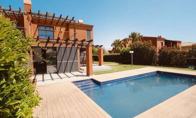 Bonmont Terres Noves Villa | Maravillosa casa de vacaciones privada con piscina privada, WIFI, A/C, TV, patio y aparcamiento