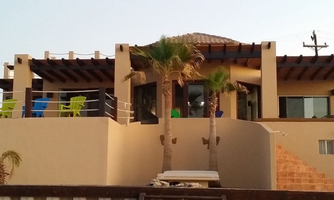 Las Conchas Casa | Hermosa casa privada frente al mar en Las Conchas. 3 o 4 habitaciones remodeladas