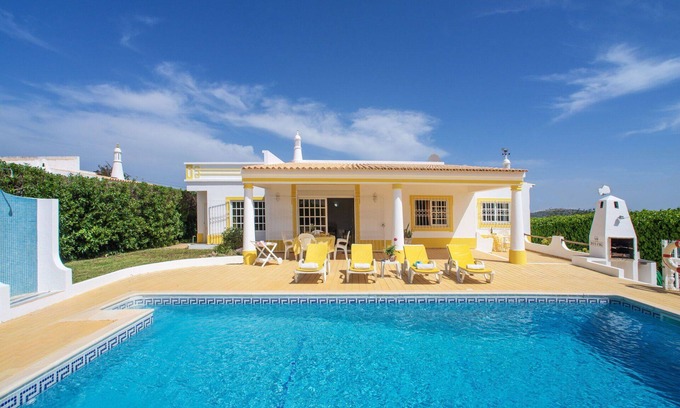 Mem Moniz Casa | Maravillosa casa de vacaciones privada con WIFI, piscina privada, A/C, TV, terraza y aparcamiento