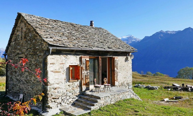 Acquarossa Casa | Preciosa casa de vacaciones privada con WIFI, TV, terraza, mascotas permitida y aparcamiento