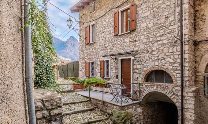Valsolda Casa | Maravillosa casa de vacaciones privada con WIFI, TV, terraza, mascotas permitida y aparcamiento