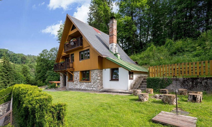 Benecko Casa | Casa de vacaciones privada con WIFI, TV, patio, mascotas permitida, vista panorámica, aparcamiento