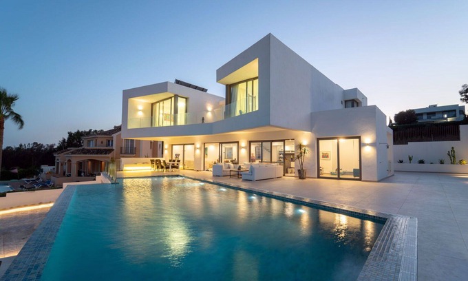 Manilva Villa | Estupenda casa de vacaciones privada con WIFI, A/C, piscina privada, TV, terraza, aparcamiento