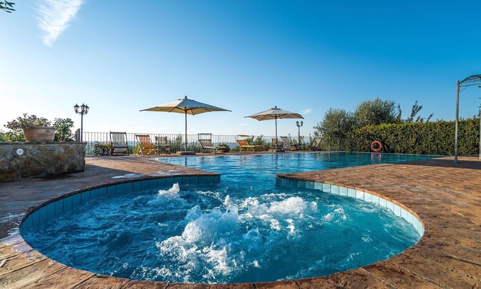 Montaione Villa | Casa de vacaciones con piscina, jacuzzi, A/C, WIFI, TV, balcón