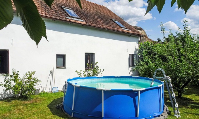 Vlkov Villa | Maravillosa casa de vacaciones privada con WIFI, piscina privada, TV y mascotas permitida