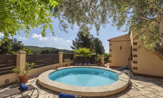 El Castell de Montornes Casa | Maravillosa casa de vacaciones privada para 8 personas con WIFI, piscina privada, TV y patio