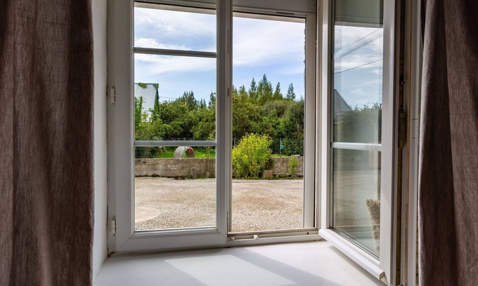 Surville Casa | Estupenda casa de vacaciones privada para 4 personas con WIFI, TV, mascotas permitida y aparcamiento
