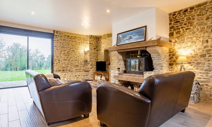 Surville Casa | Estupenda casa de vacaciones privada para 4 personas con WIFI, TV, terraza y mascotas permitida