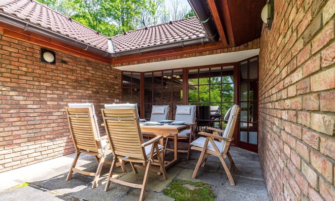 Clunek Casa | Maravillosa casa de vacaciones privada con WIFI, TV, patio, mascotas permitida y aparcamiento