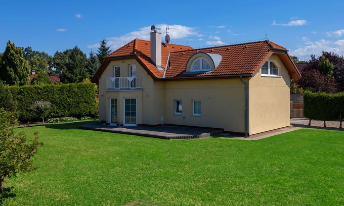 Dolni Chabry Villa | Estupenda casa de vacaciones privada para 8 personas con WIFI, TV, terraza y aparcamiento