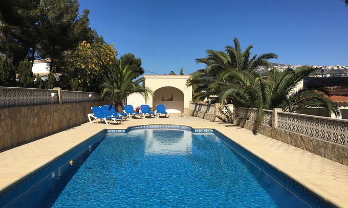 La Sabatera Villa | Hermosa villa privada en Moraira 5-7 minutos a pie de tiendas, bares, piscina extra grande