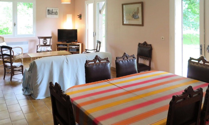 Uza Villa | Preciosa casa de vacaciones privada con WIFI, TV, terraza, mascotas permitida y aparcamiento