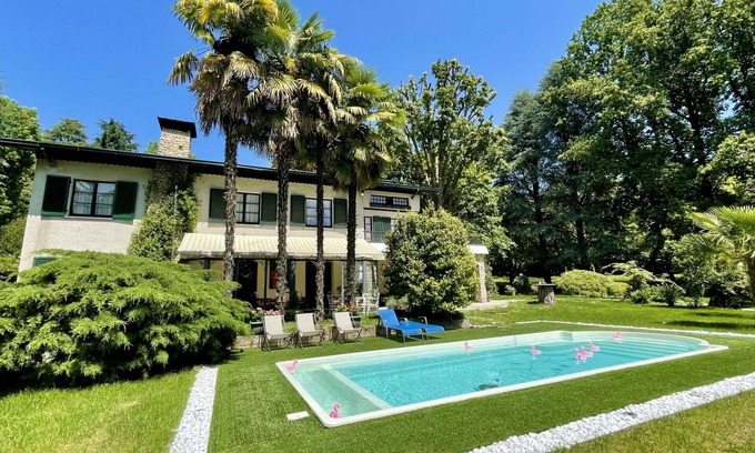 Sirtori Villa | Casa de vacaciones privada con WIFI, jacuzzi, piscina privada, TV, patio, aparcamiento