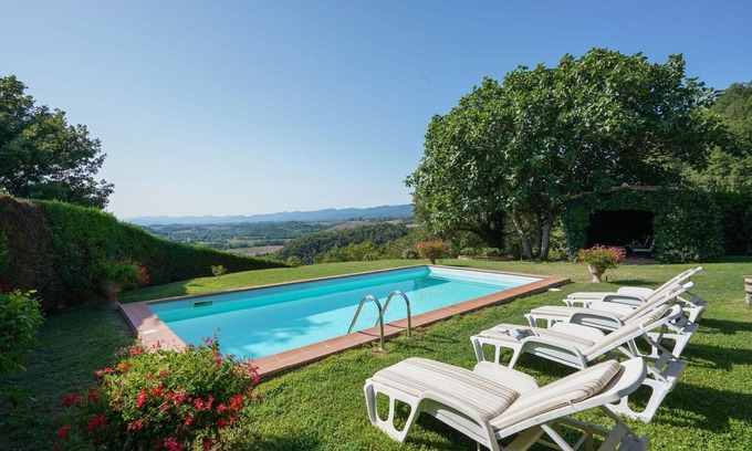Dicomano Villa | Casa de vacaciones privada con piscina privada, A/C, WIFI, TV, patio, vista panorámica