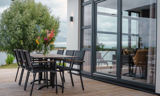 Maurik Casa | Estupenda casa de vacaciones privada con WIFI, TV, terraza, mascotas permitida y aparcamiento