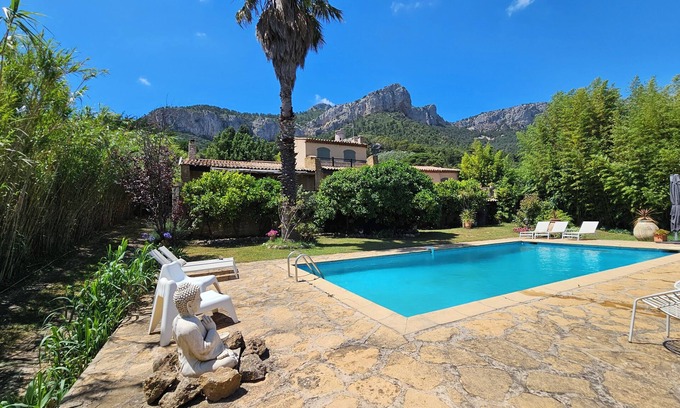 Le Revest-les-Eaux Villa | Villa con piscina, cerca de la playa, para 9 personas, 5 dormitorios
