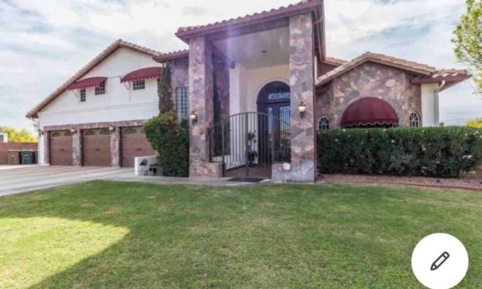 Peoria Casa | Beautiful property in Peoria with 7 bedrooms, 4.5 baths & pool! Close to stadium