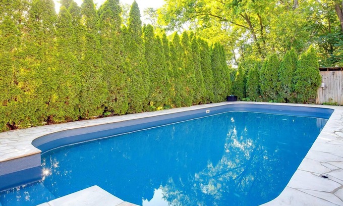 Buechel Casa | Hermosa propiedad en Highland histórico con jacuzzi y piscina expansiva.