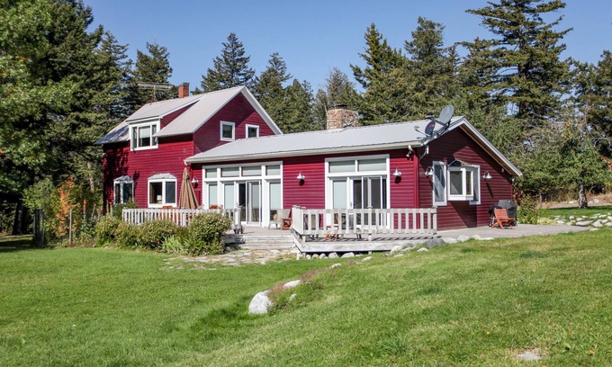 Livingston Casa | Beautiful property, spectacular view. House + guest house, close to Yellowstone.