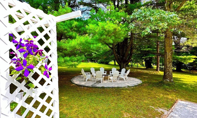 Scotrun Casa | Beautiful property with hot spa and private swimming pool. Has king bed & more.